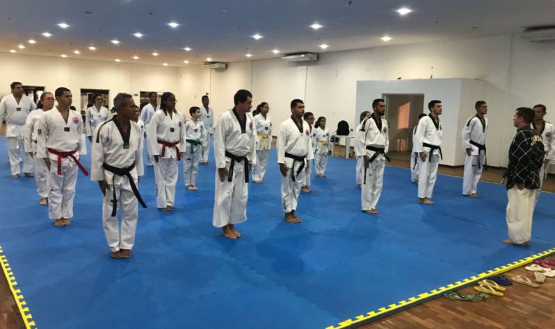 Aulão de taekwondo faz sucesso no Tênis Club de Campos