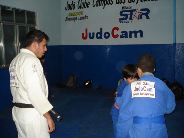 Alunos da UENF participam do segundo aulão na sede da JudoCam em 2011