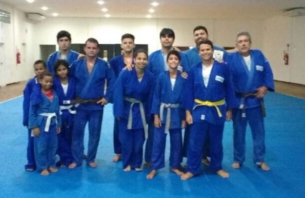 André Simões visita o centro de treinamento do Tênis Clube de Campos