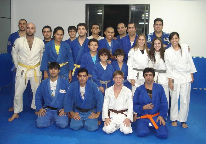 Entrega de faixas na UENF do exame realizado no dia 23 de agosto de 2011