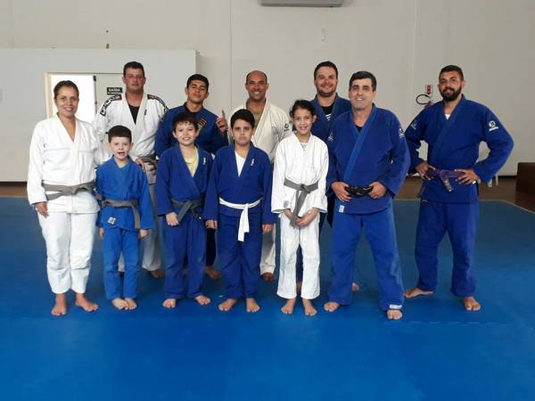 Professor Alexandre Viana intensifica os treinamentos no Tênis Clube de Campos