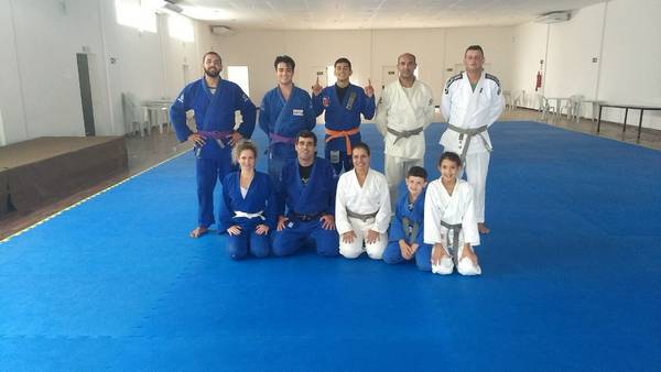 Professor Alexandre Viana ministra aulas de karatê e judô no Tênis Clube de Campos