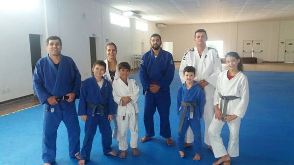 Professor Alexandre Viana e seus novos alunos